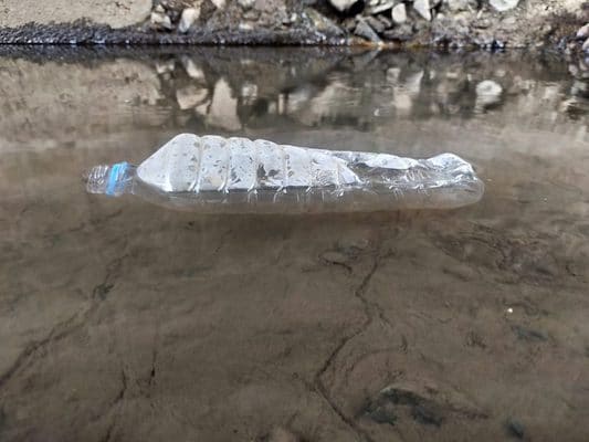 Plastic-bottle-in-river-388611-pixahive-768x576-1